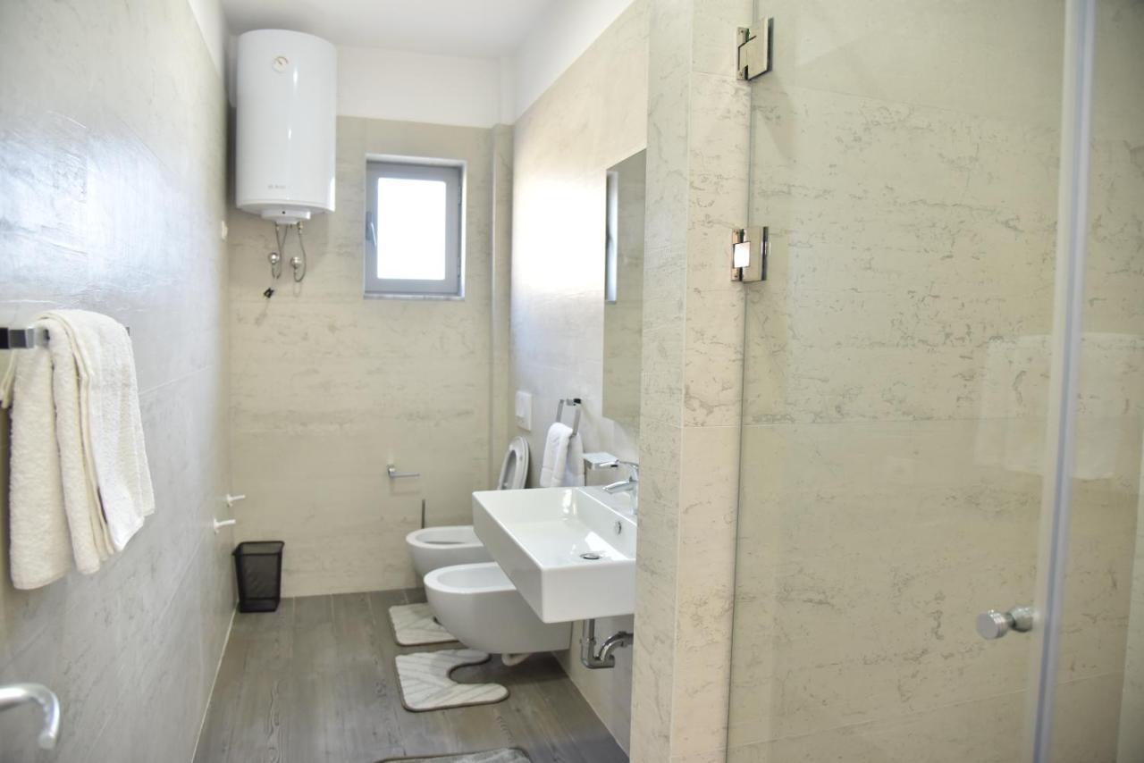 Hotel Imperiale Дуррес Экстерьер фото