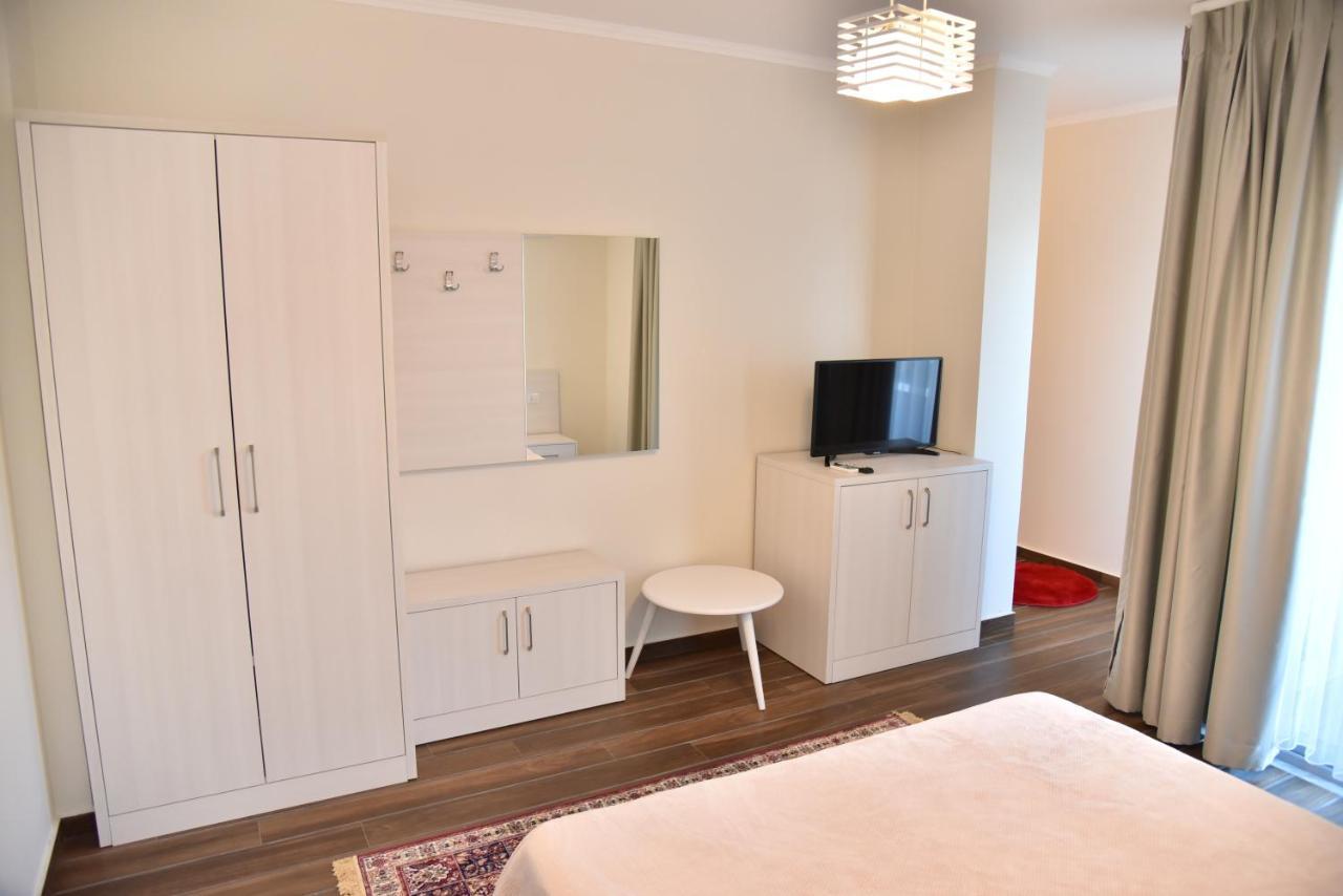Hotel Imperiale Дуррес Экстерьер фото